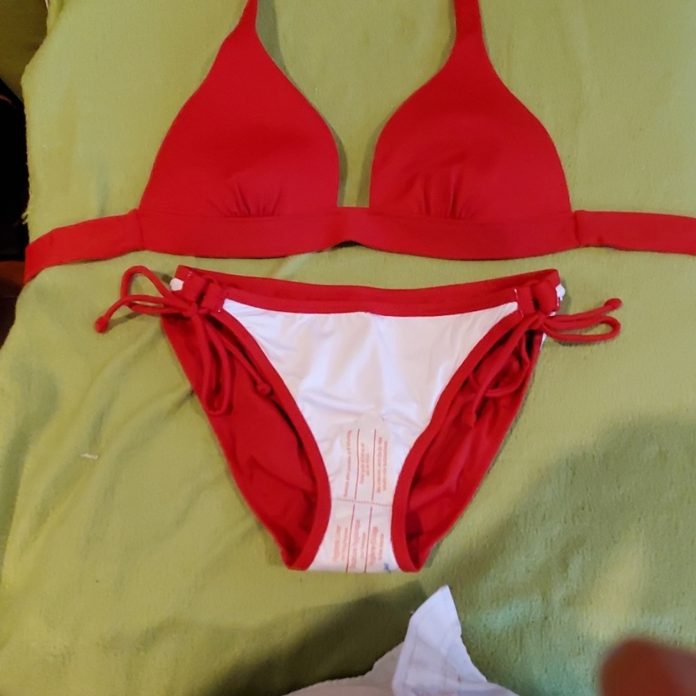Red Bikini - Picture 3 of 3
